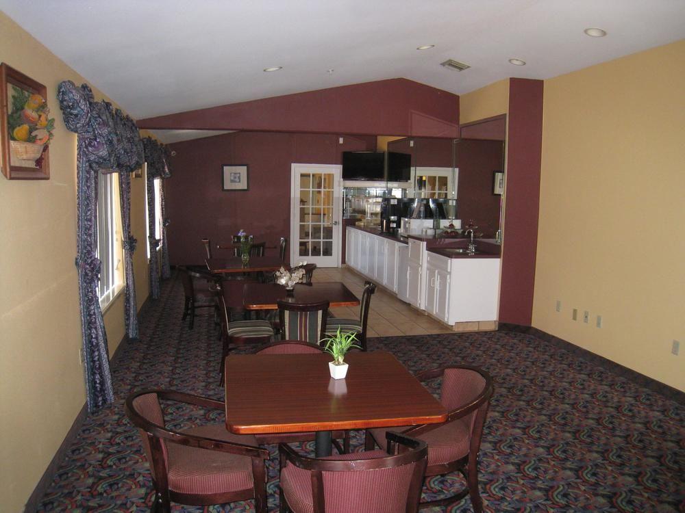 Oxford Inn And Suites Nasa Webster Exterior photo