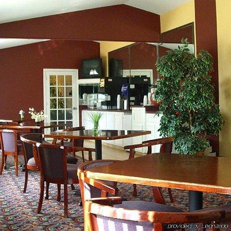 Oxford Inn And Suites Nasa Webster Restaurant photo
